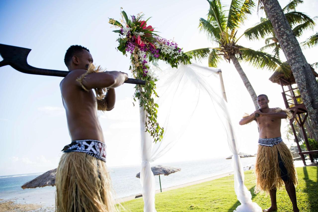 Outrigger Fiji Beach Resort Korotogo Εξωτερικό φωτογραφία A Samoan wedding