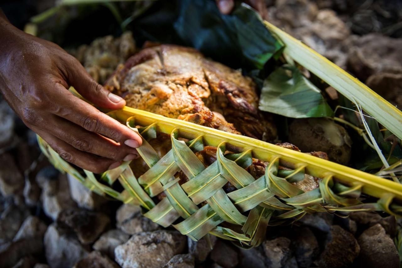 Outrigger Fiji Beach Resort Korotogo Εξωτερικό φωτογραφία Kava being prepared in Fiji