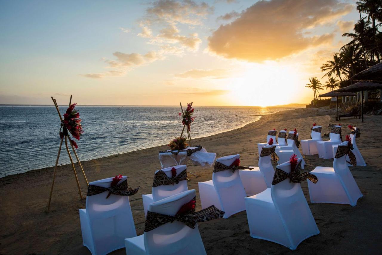 Outrigger Fiji Beach Resort Korotogo Εξωτερικό φωτογραφία Sunset at the beach