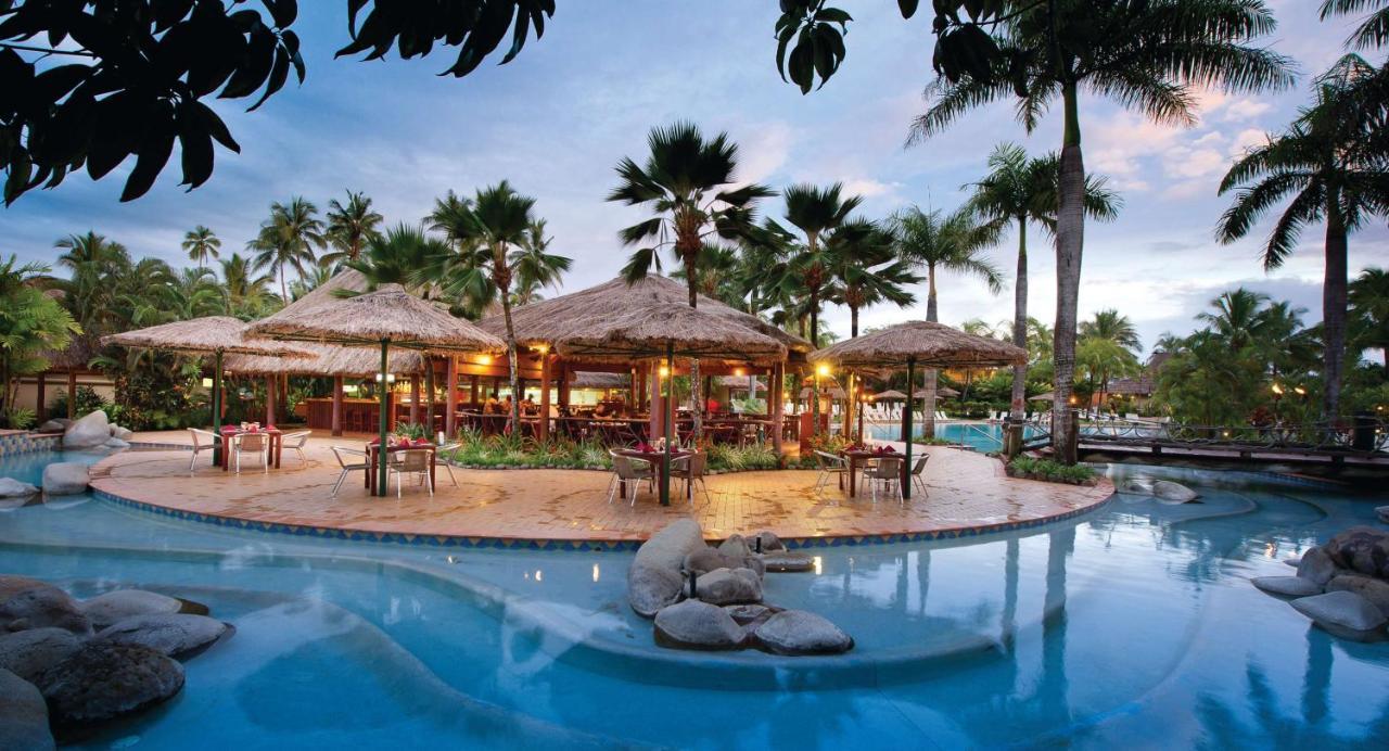 Outrigger Fiji Beach Resort Korotogo Εξωτερικό φωτογραφία The pool at the Sheraton Resort