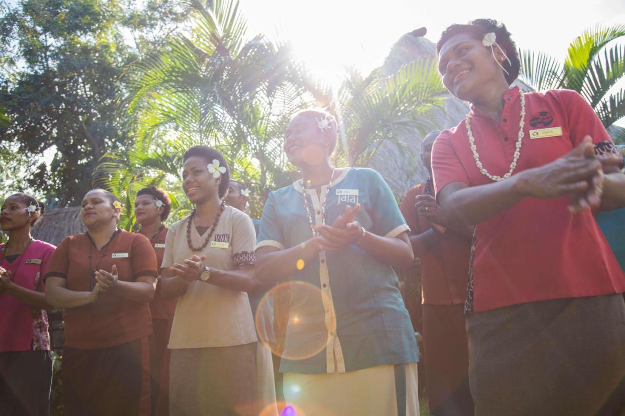 Outrigger Fiji Beach Resort Korotogo Εξωτερικό φωτογραφία A group of people dancing in the Solomon Islands