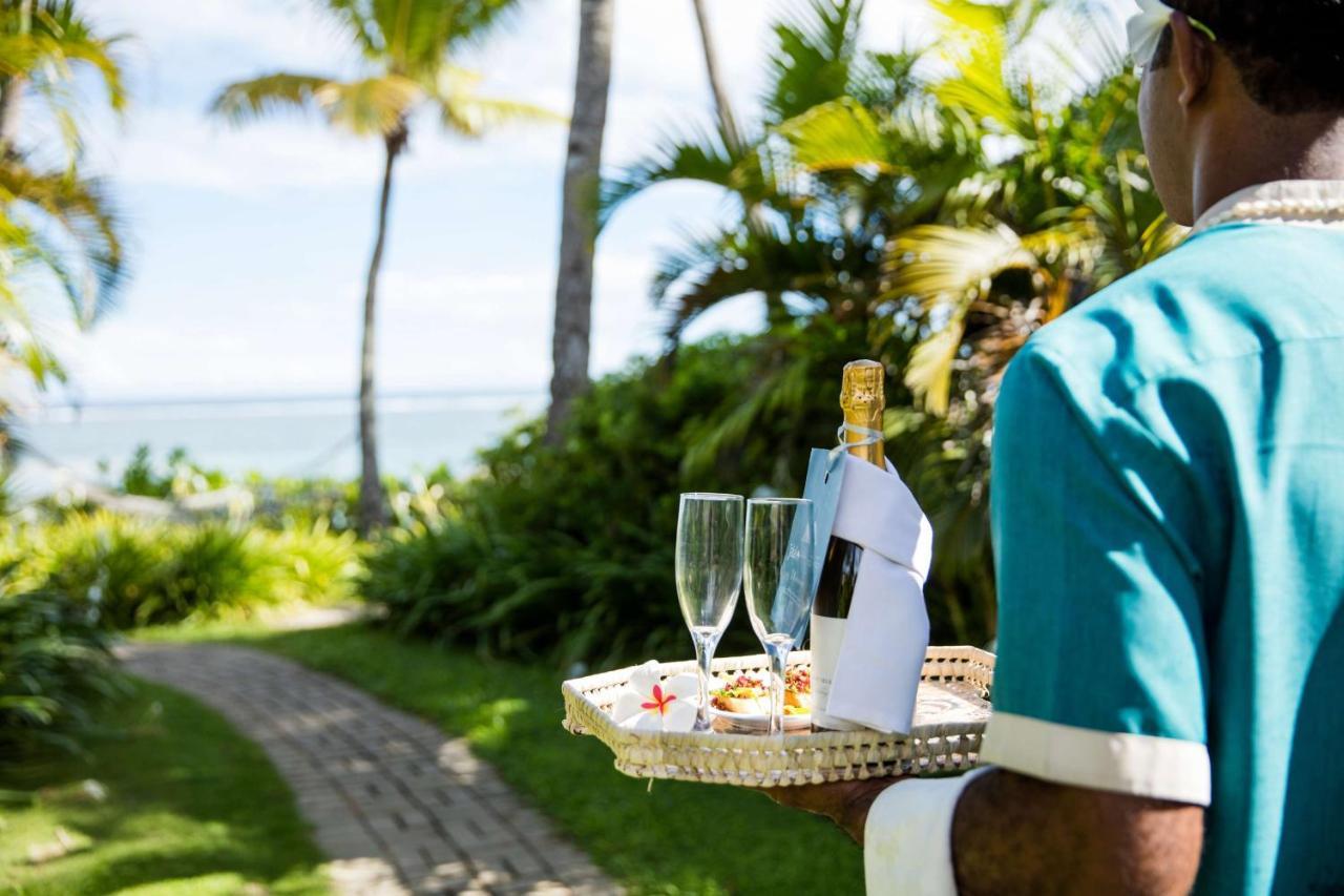 Outrigger Fiji Beach Resort Korotogo Εξωτερικό φωτογραφία A butler at the Four Seasons Resort Maldives at Landaa Giraavili