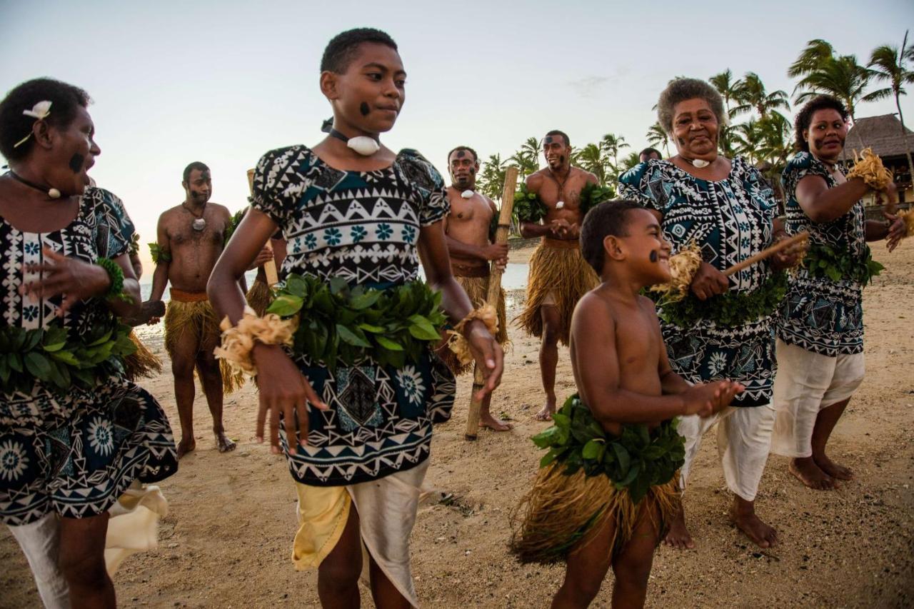 Outrigger Fiji Beach Resort Korotogo Εξωτερικό φωτογραφία Tuvaluan dancers
