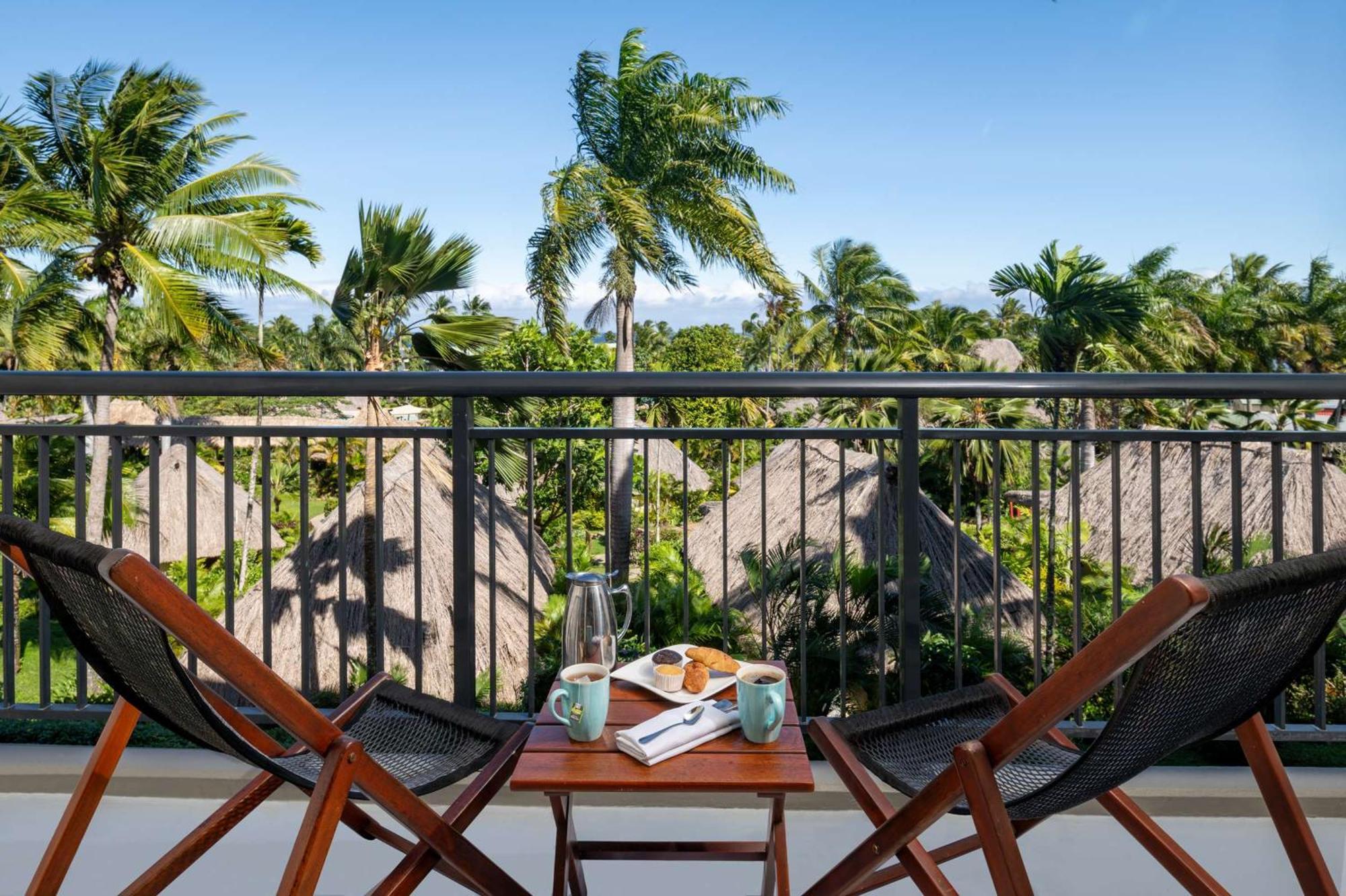 Outrigger Fiji Beach Resort Korotogo Εξωτερικό φωτογραφία A balcony at the resort